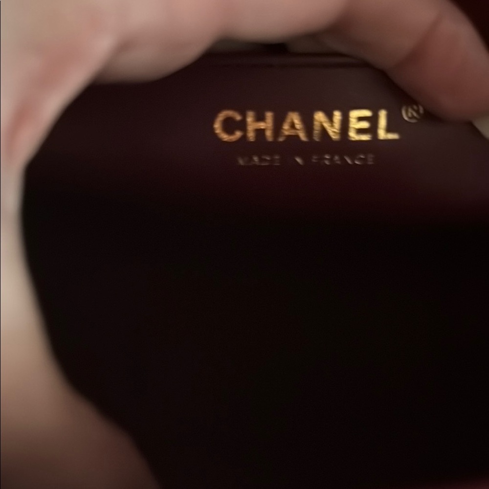 🔥2025 CHANEL RARE Burgundy Shoulder Flap Bag with Gold Hardware - Picture 3 of 9